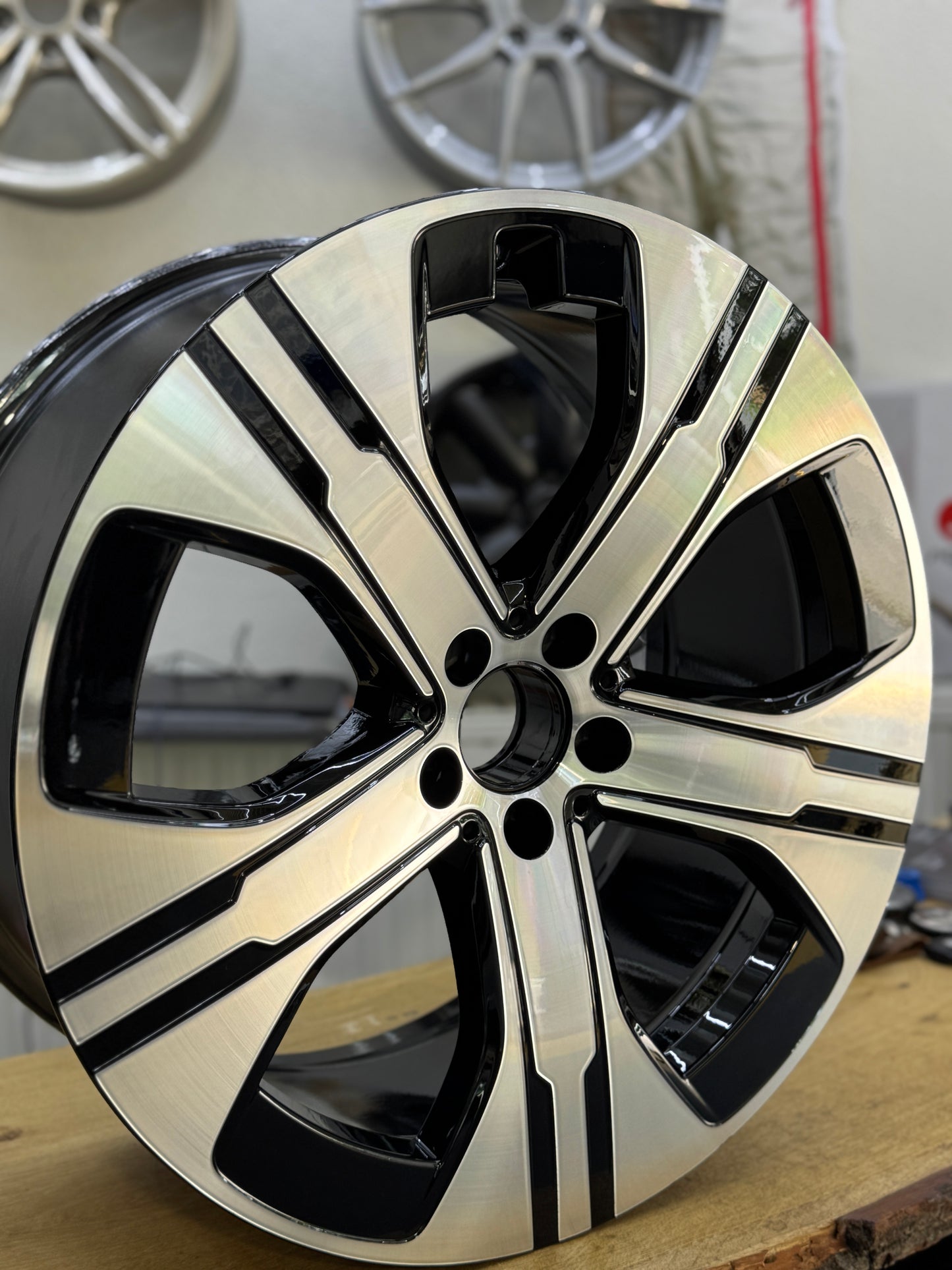 1x A2944011000 21 Zoll Felge EQE 5-Speichen Aero silber schwarz