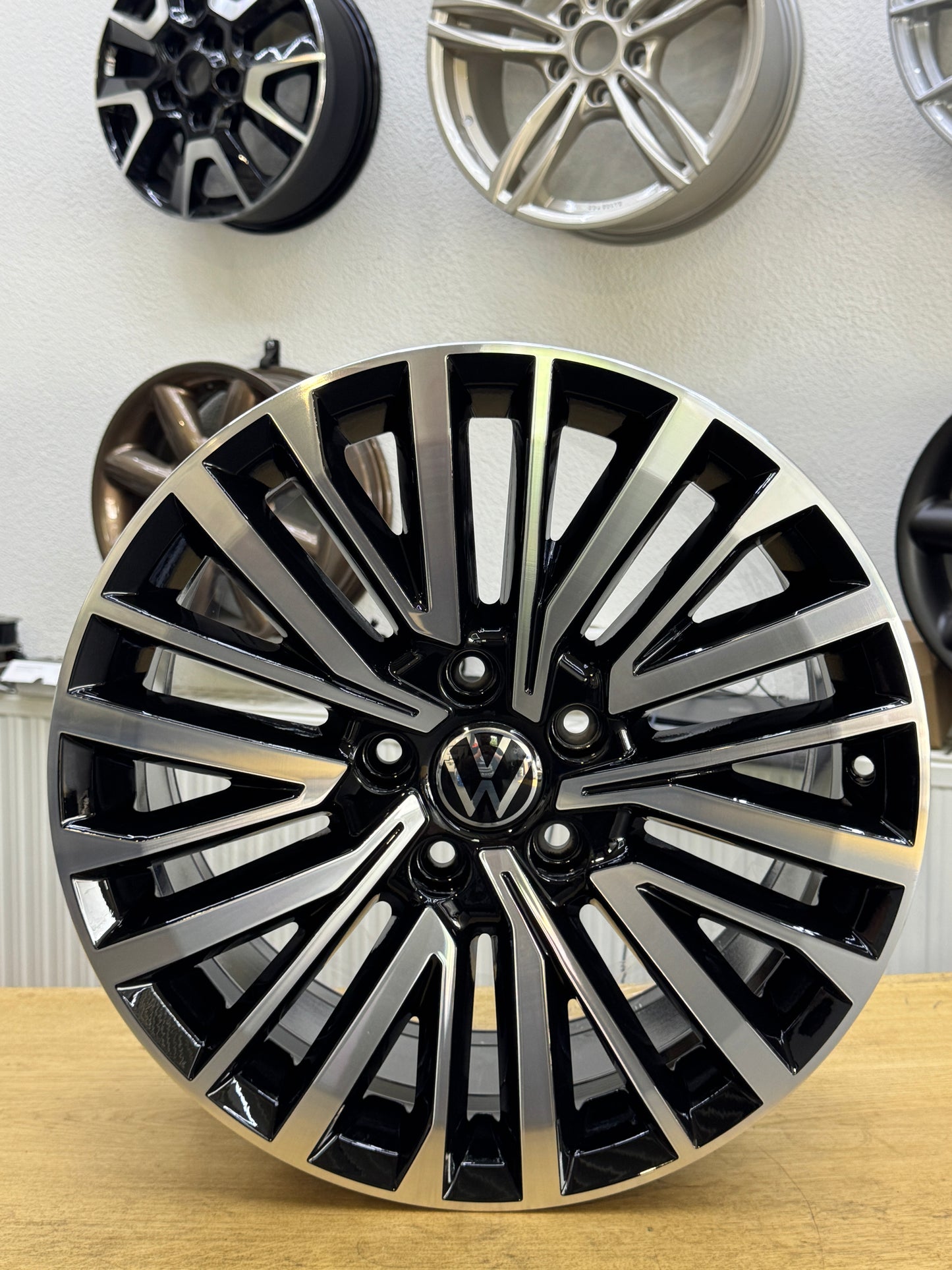 1x W T5 T6 T6.1 Bulli Multivan Felge Palmerston 7E0601025S 18" NEU