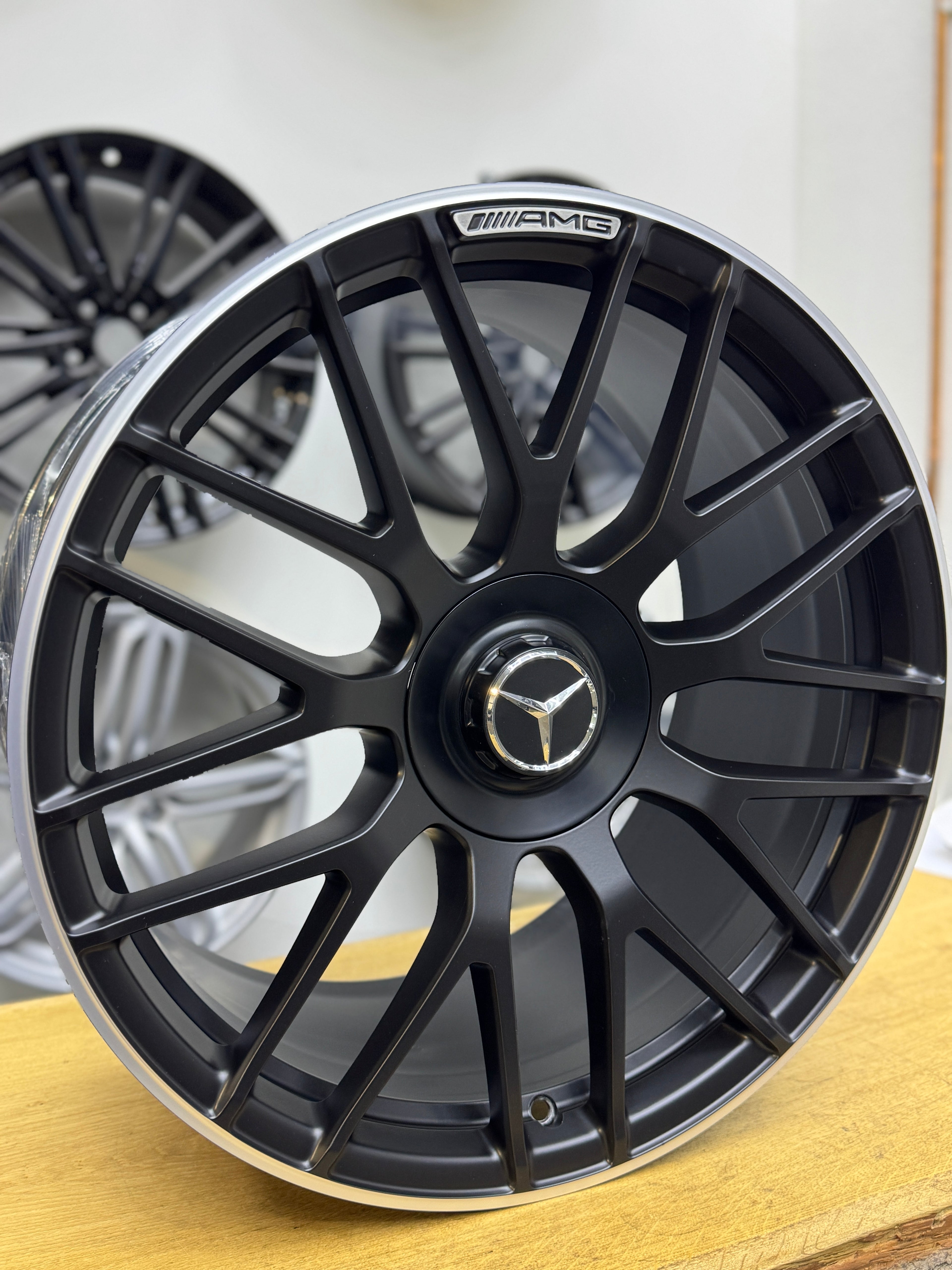 1x NEU C63 W205 Felge Hinterachse 9,5x19 ET55 schwarz Schmiederad