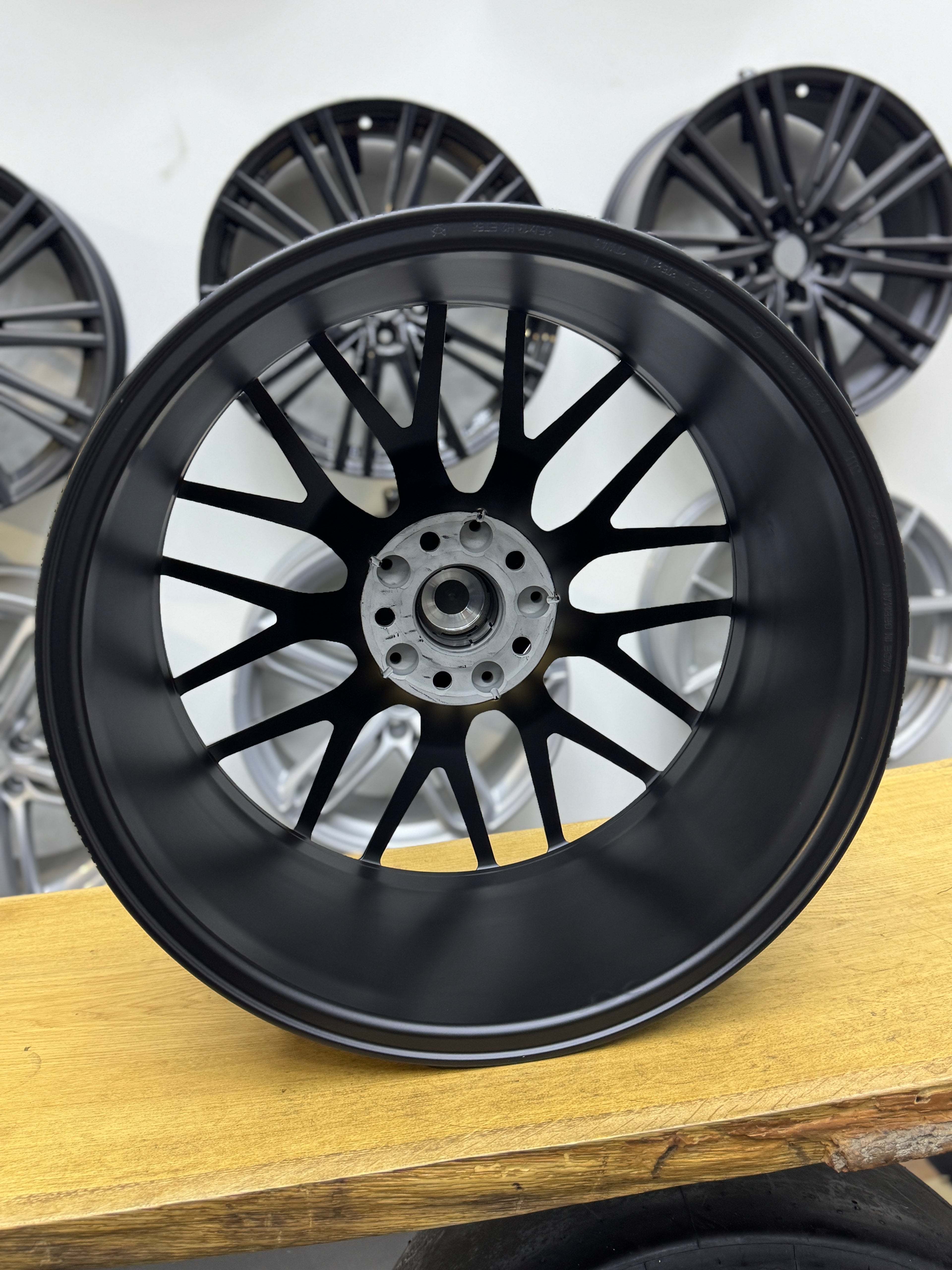 1x NEU C63 W205 Felge Hinterachse 9,5x19 ET55 schwarz Schmiederad