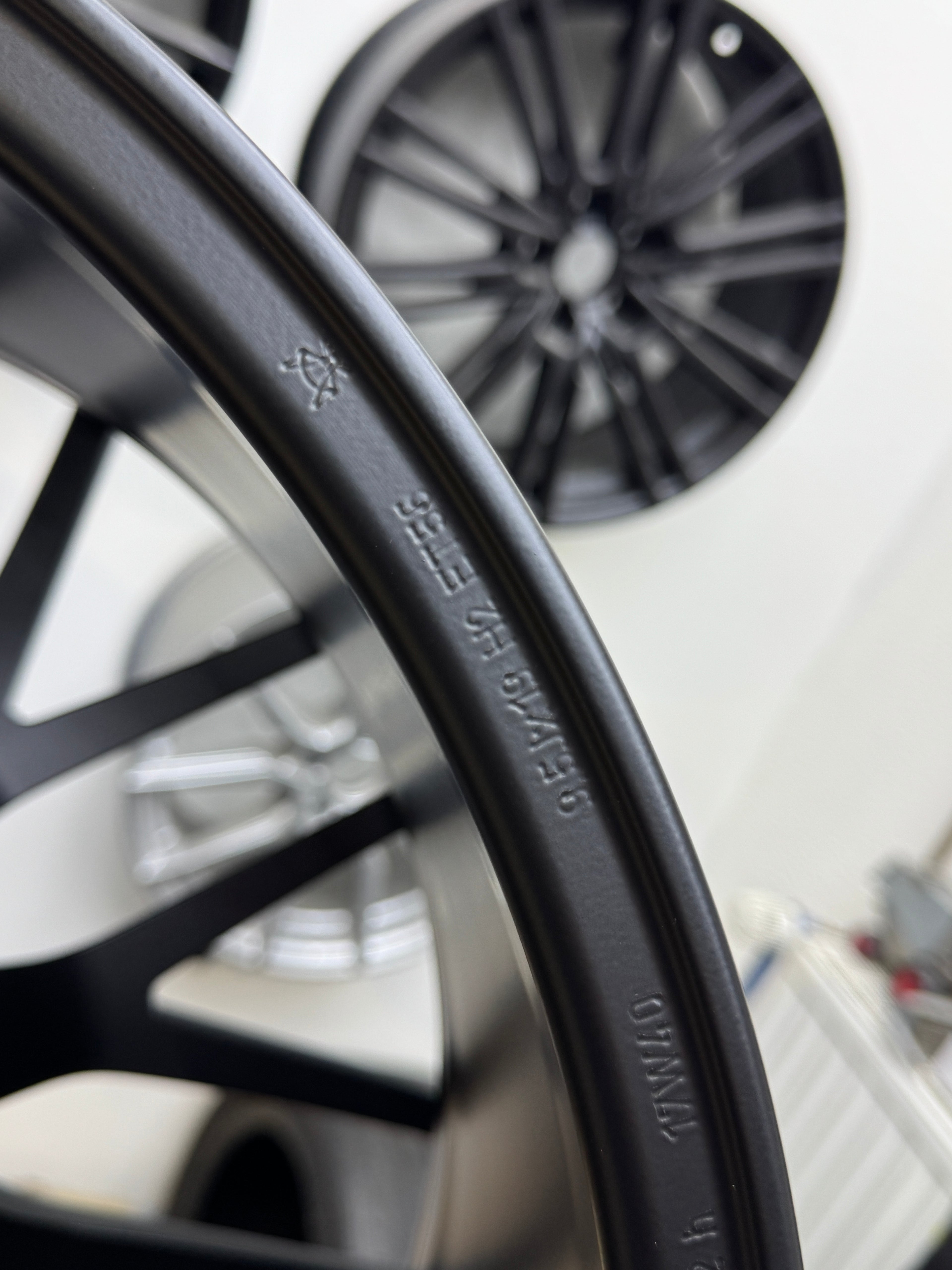 1x NEU C63 W205 Felge Hinterachse 9,5x19 ET55 schwarz Schmiederad