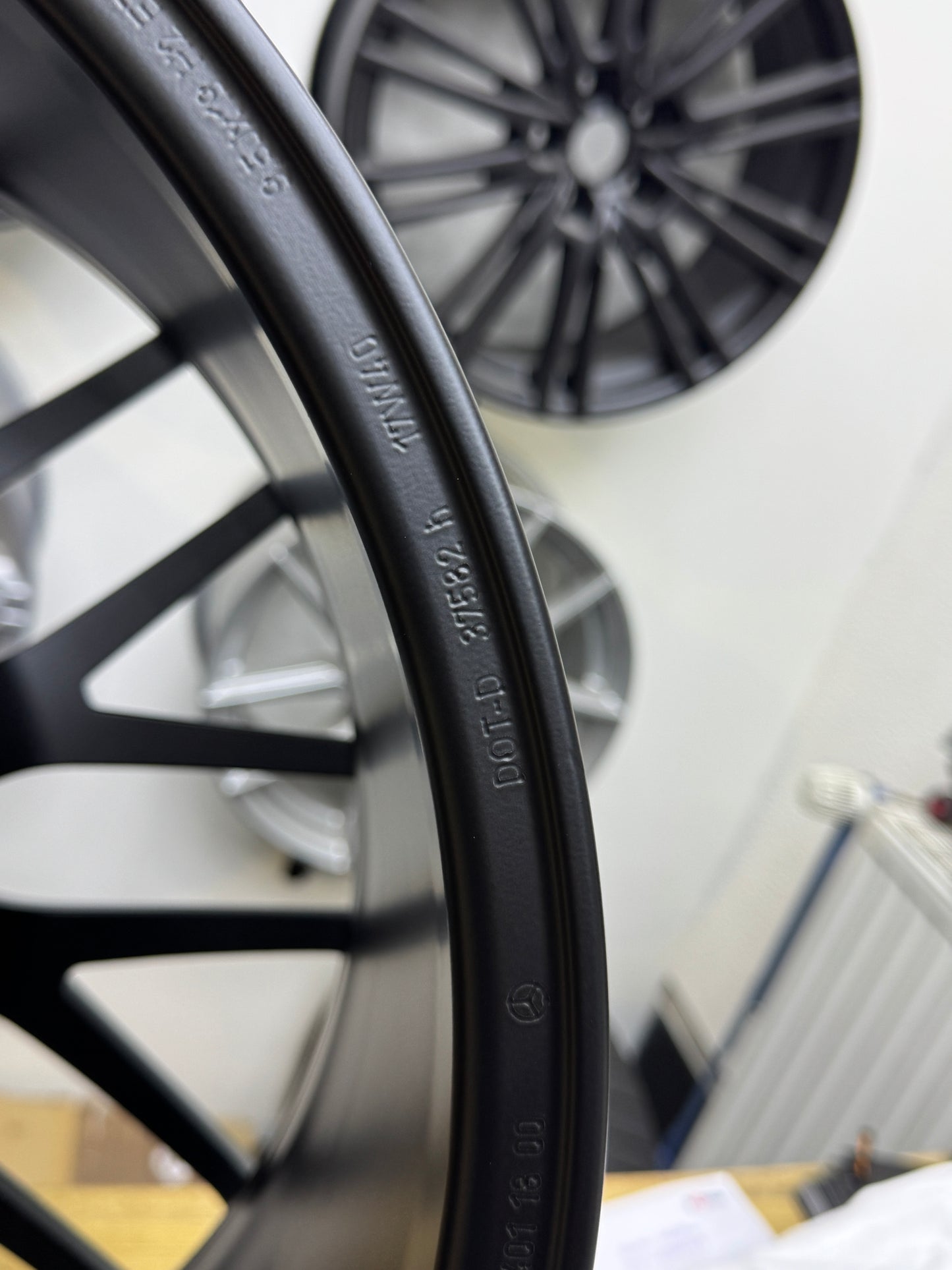 1x NEU C63 W205 Felge Hinterachse 9,5x19 ET55 schwarz Schmiederad