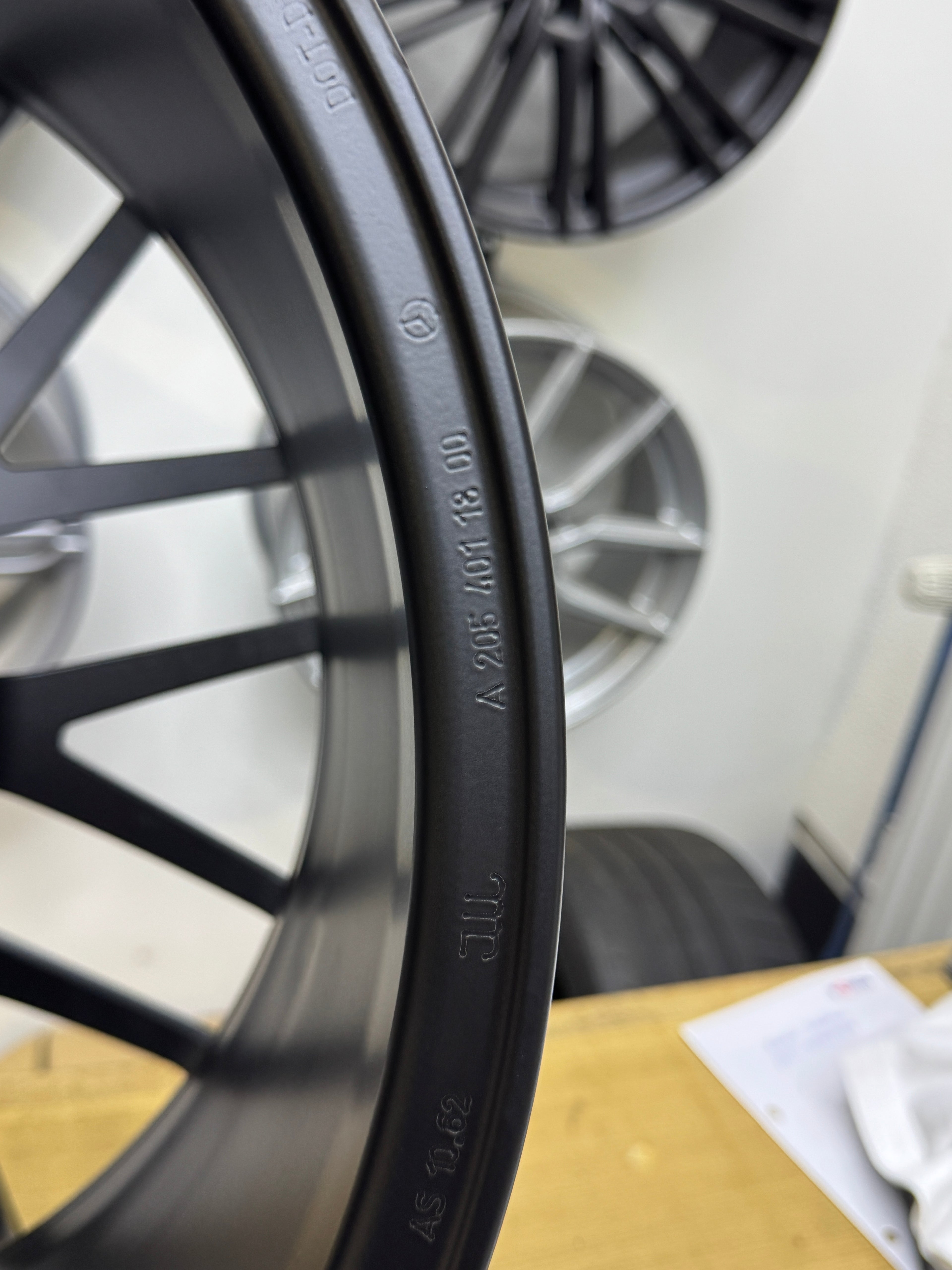 1x NEU C63 W205 Felge Hinterachse 9,5x19 ET55 schwarz Schmiederad