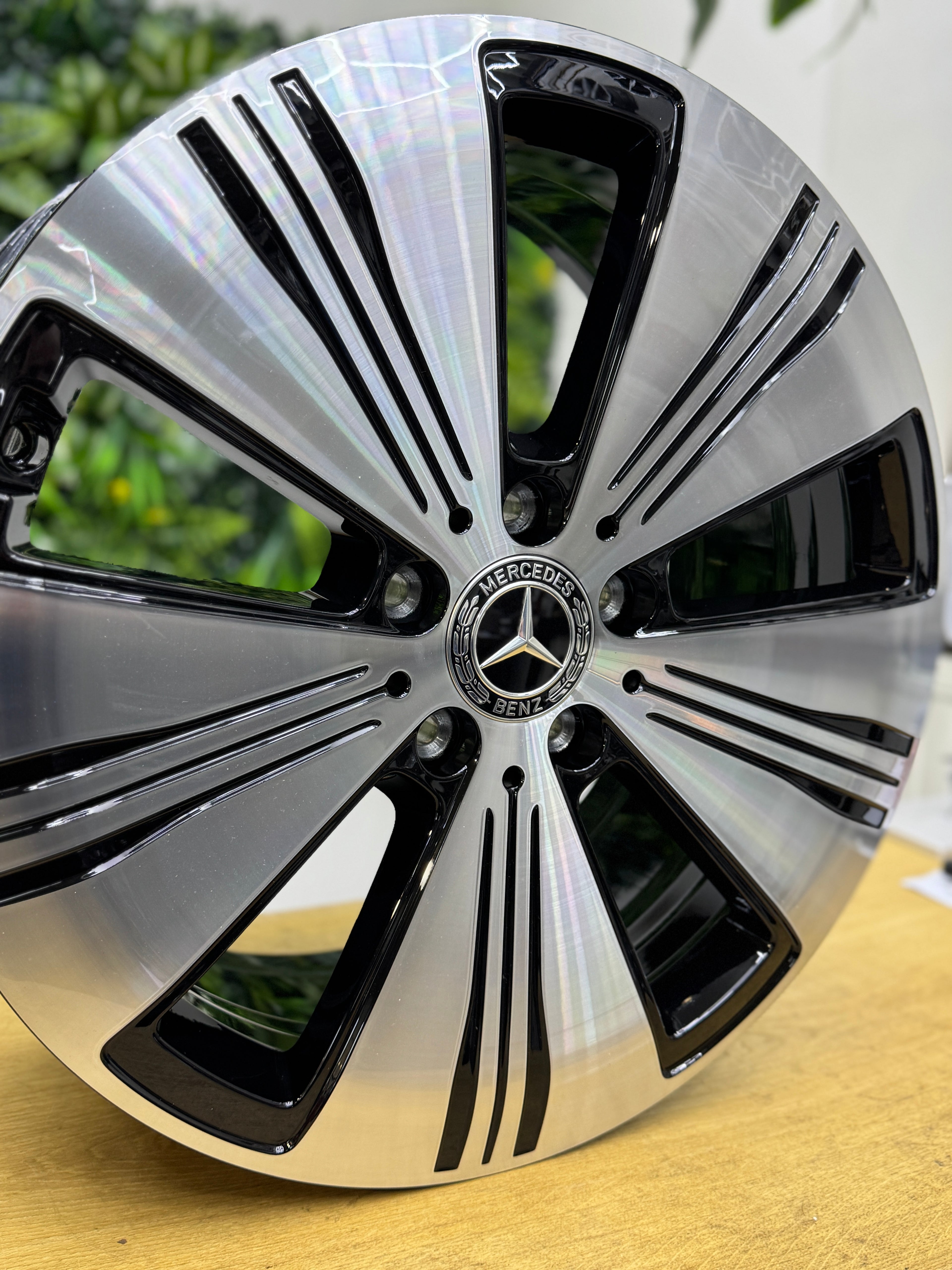 1x NEU Mercedes Felge 7,5x18 EQA EQB A2434010100 schwarz