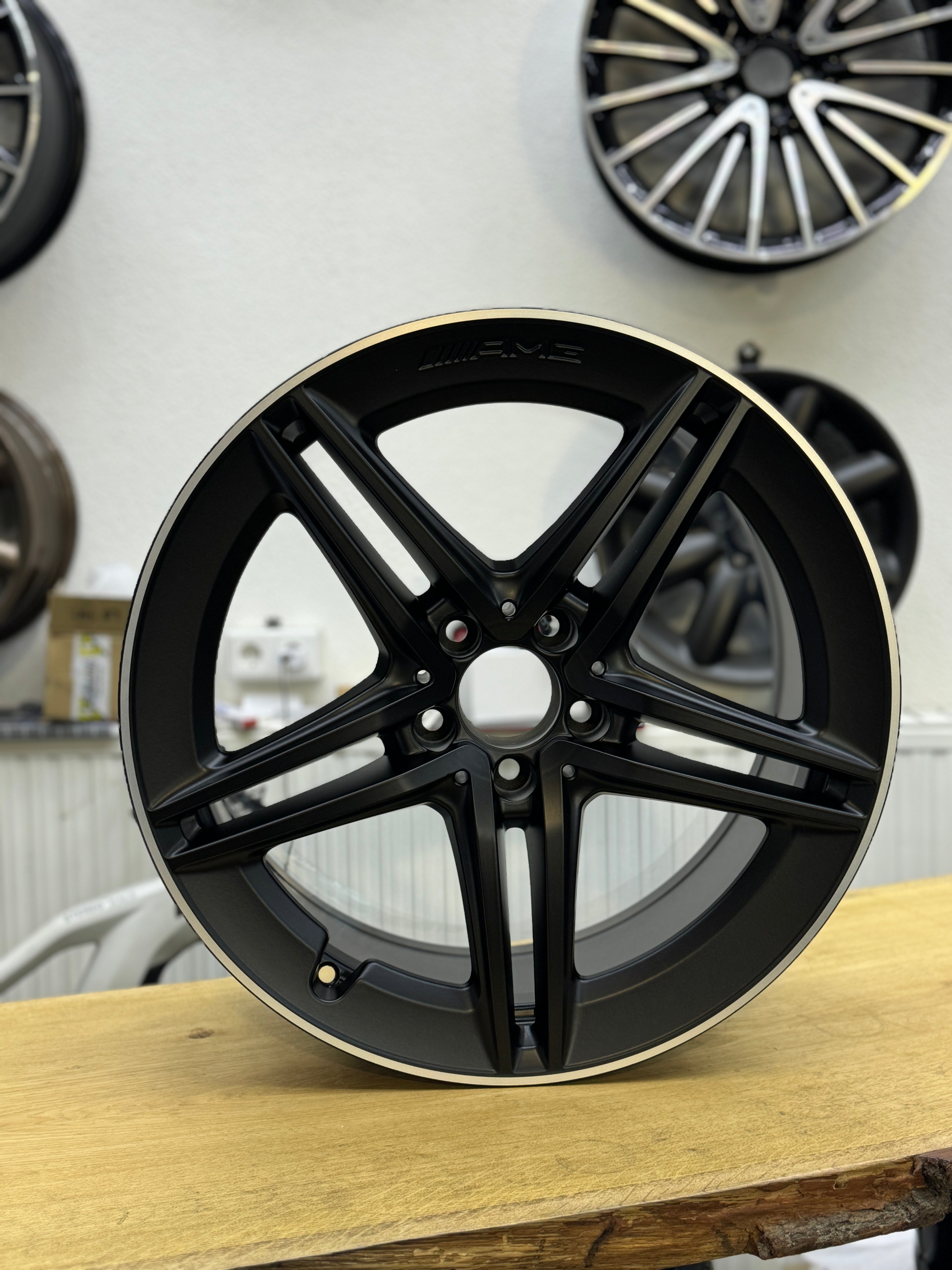 1x Original Mercedes-Benz AMG Alufelge 8,5x19 A1774012300 CLA A-Klasse W177