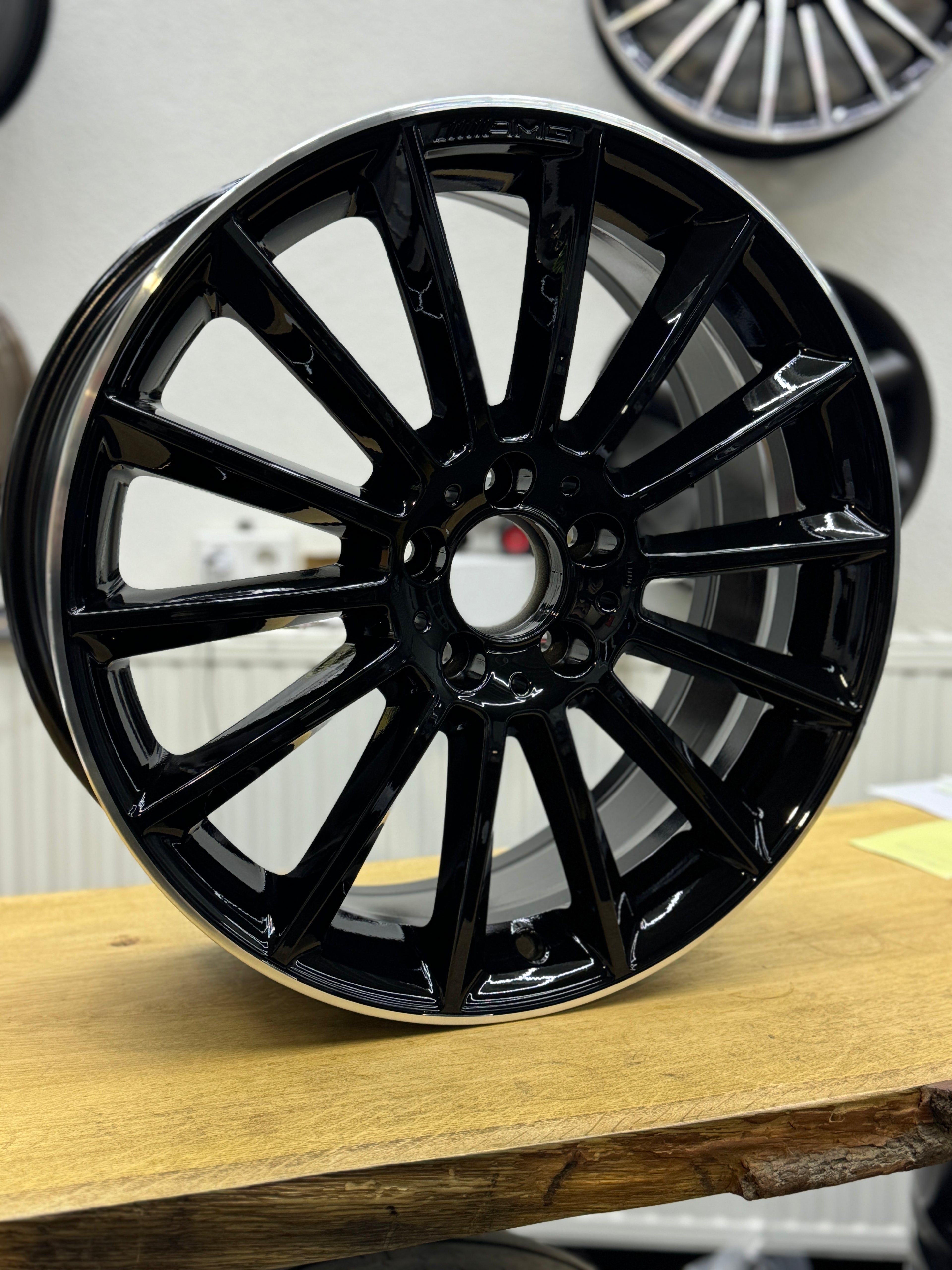 1x Mercedes A Klasse W177 CLA AMG A1774011600 19" schwarz