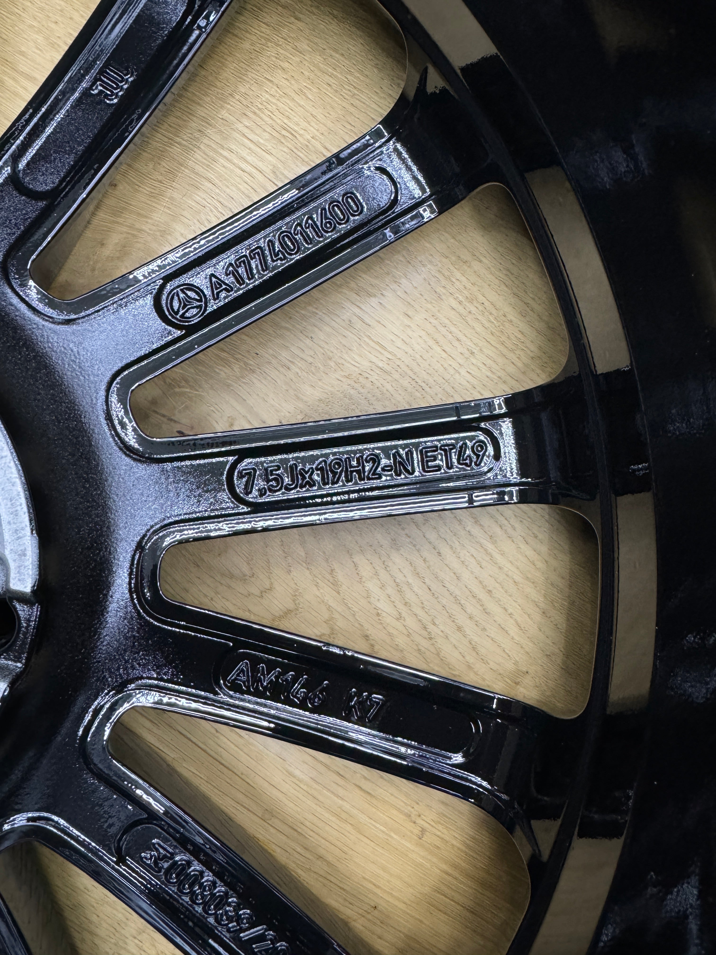 1x Mercedes A Klasse W177 CLA AMG A1774011600 19" schwarz