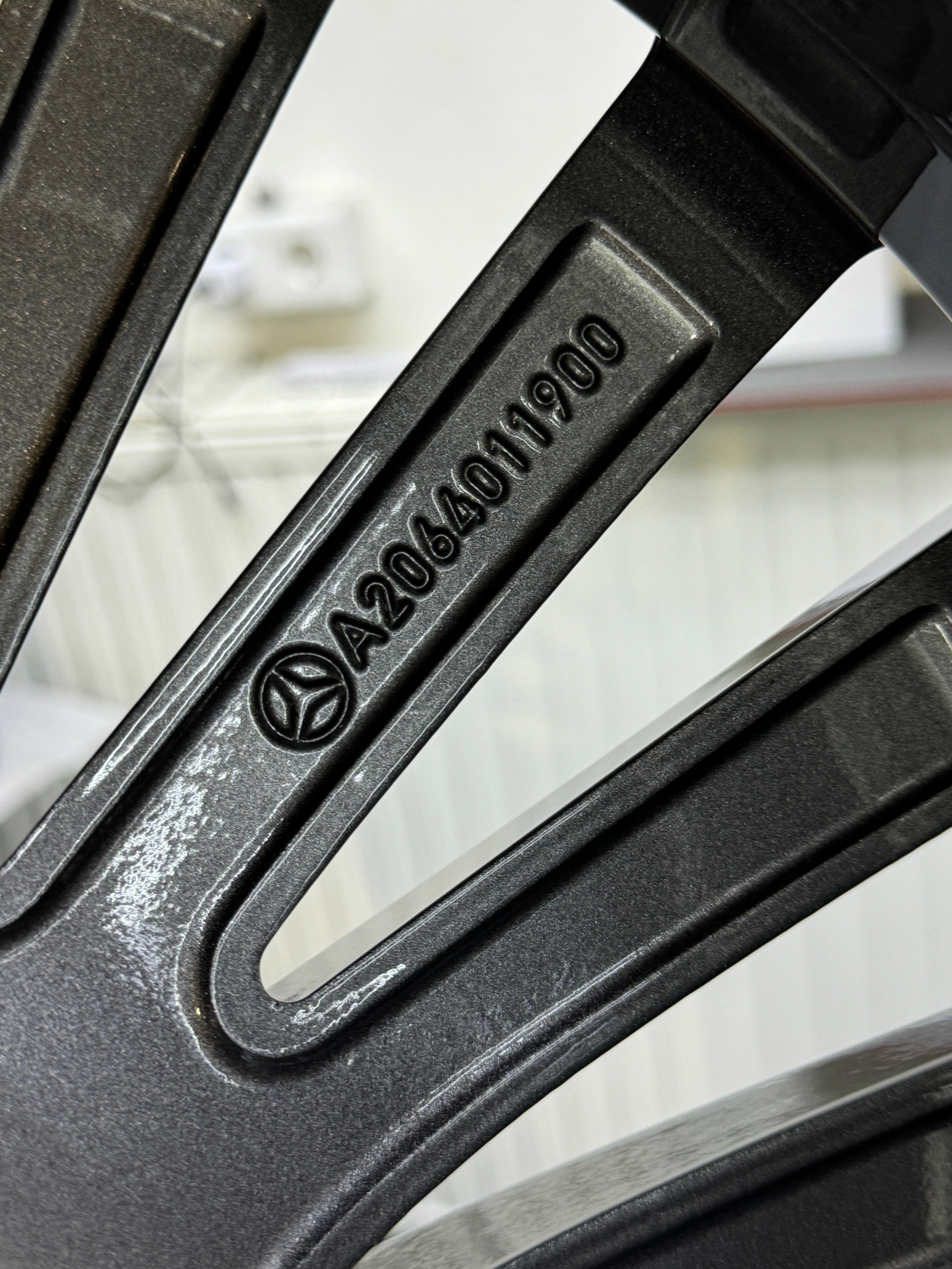 Mercedes C-Klasse AMG Felge 7,5x19 W206 A2064011900 Grau Himalaya