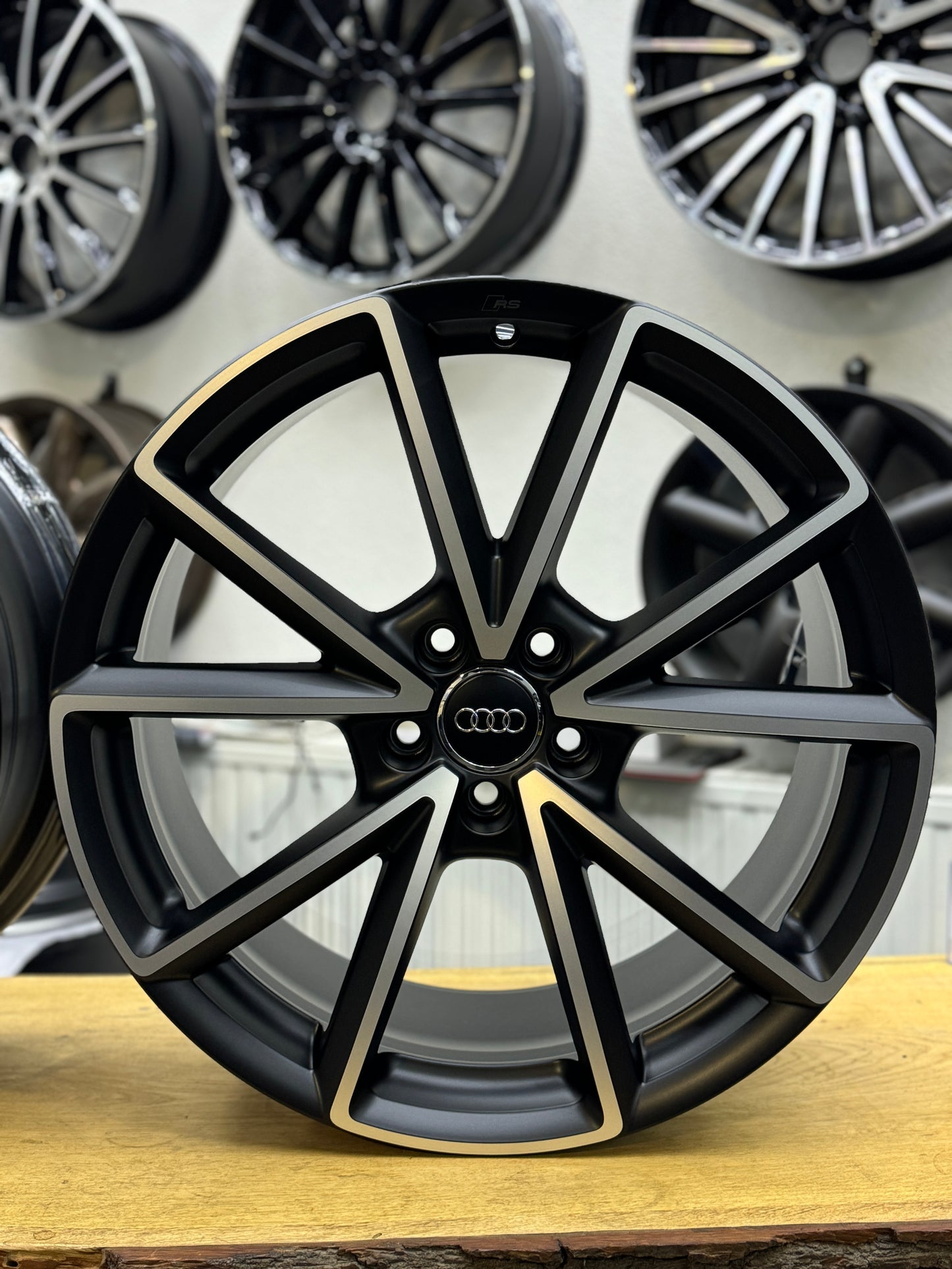 Satz 20 Zoll Sommerräder original Audi TT TTS TTRS 8S0601025P S-Line