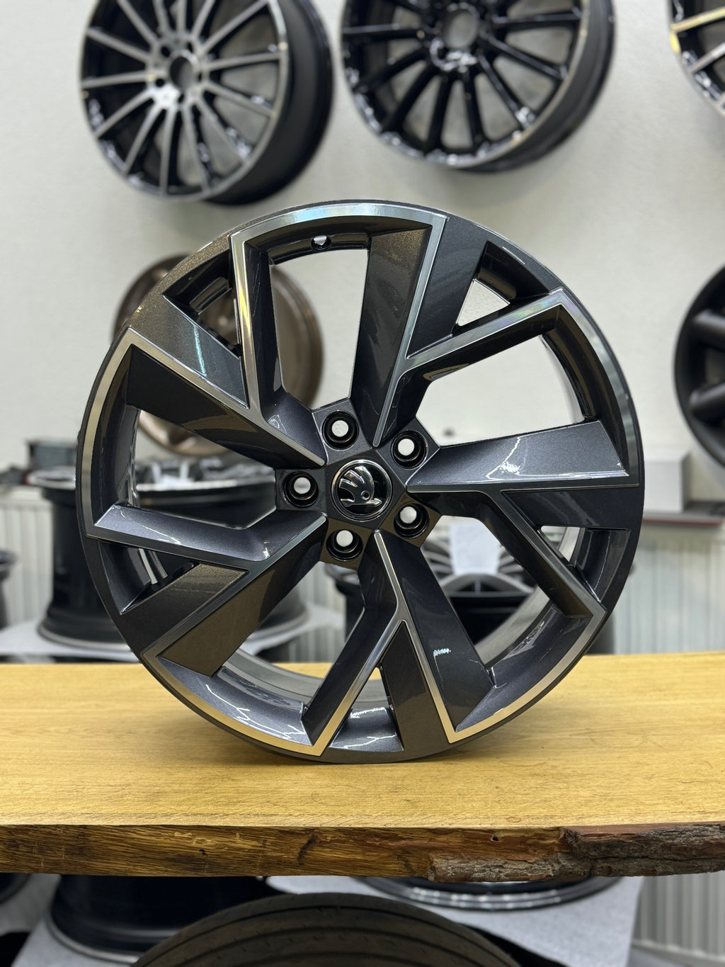 1x Original Alufelge Skoda KODIAQ 7x19 ET43 565601025M grau