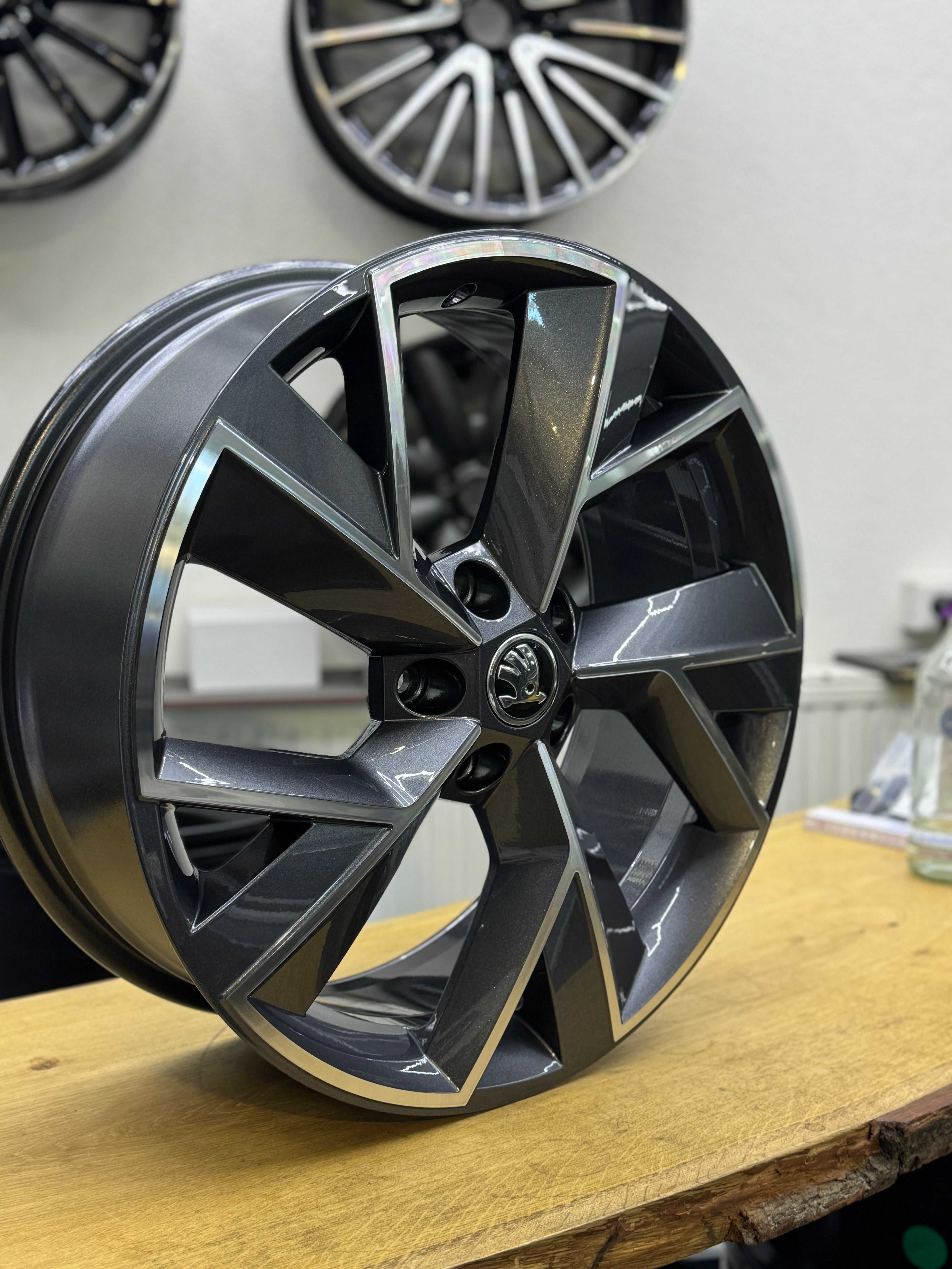 1x Original Alufelge Skoda KODIAQ 7x19 ET43 565601025M grau