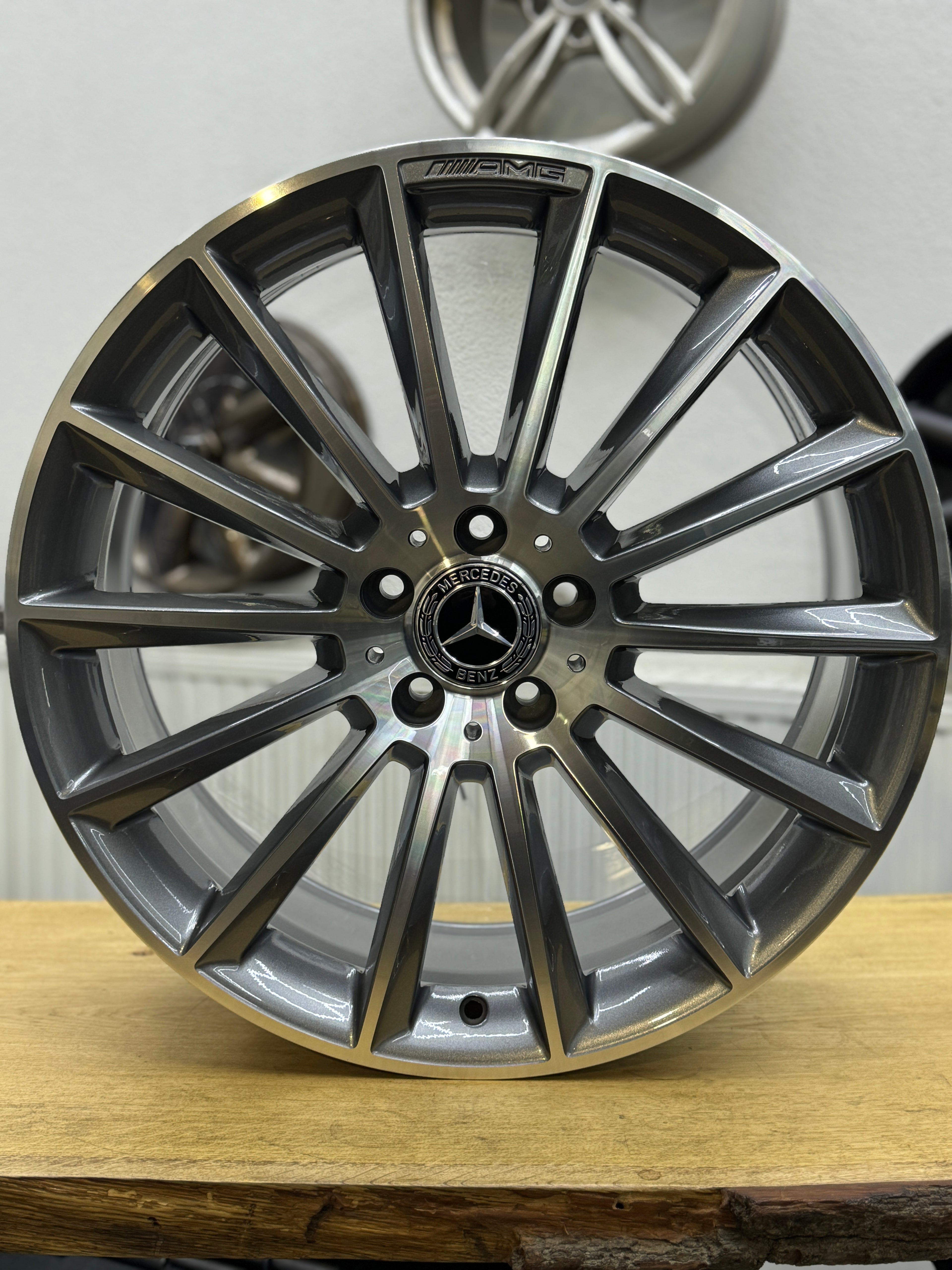 1x Original Mercedes w213 E Klasse AMG Alufelge A2134012200 8Jx20