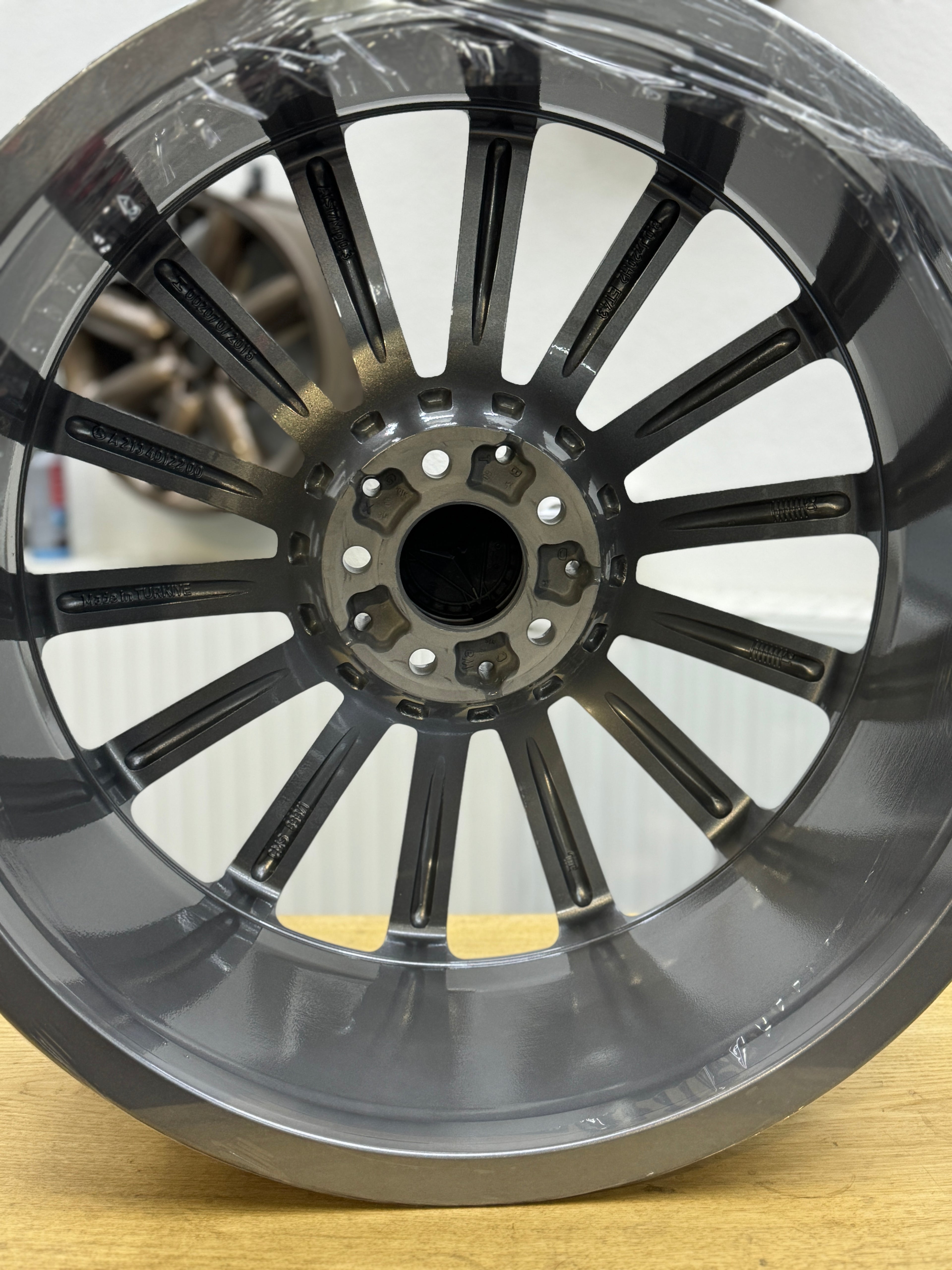 1x Original Mercedes w213 E Klasse AMG Alufelge A2134012200 8Jx20