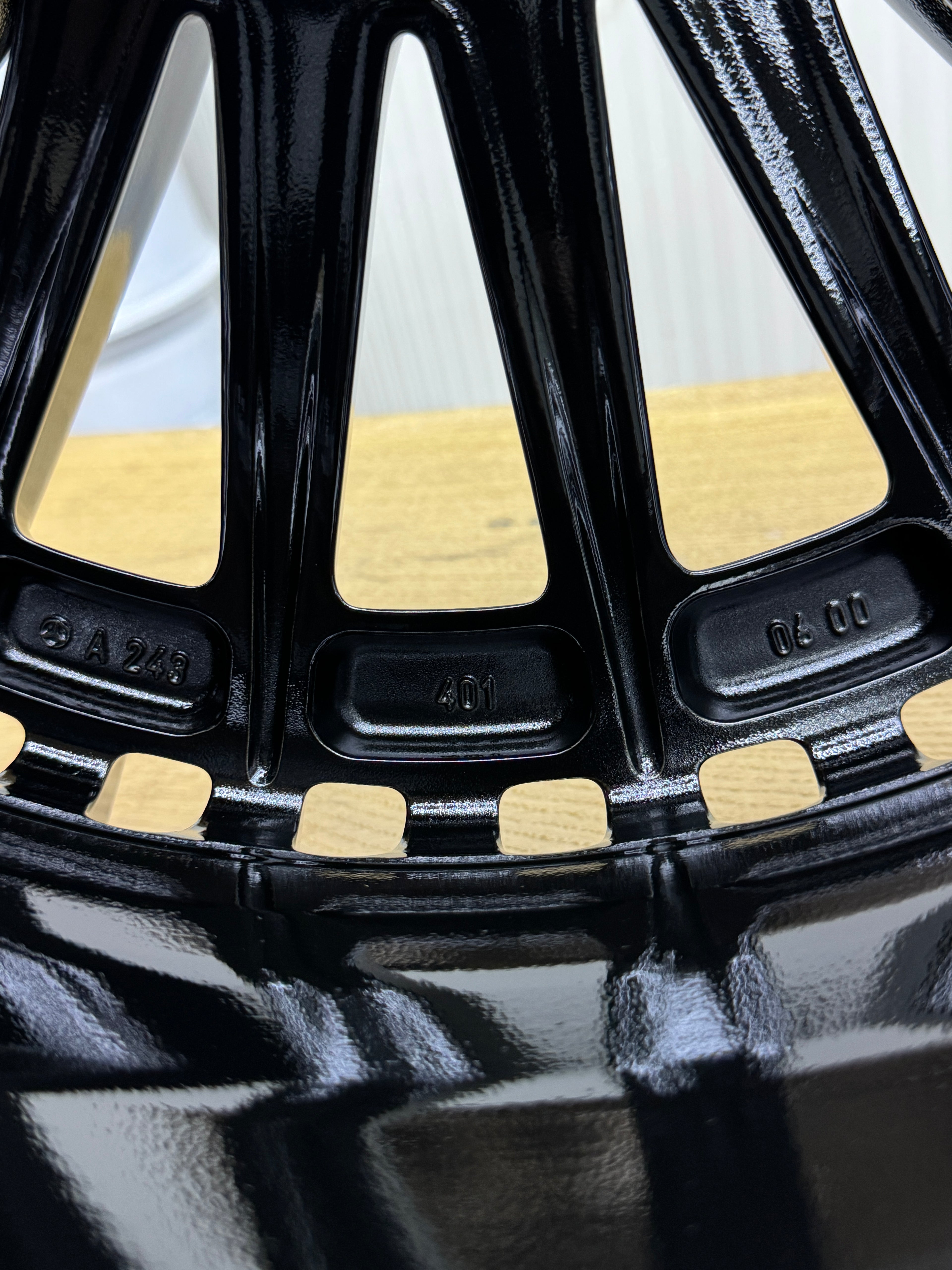 1x Mercedes AMG Felge 8,5x20 EQA EQB A2434010600 schwarz