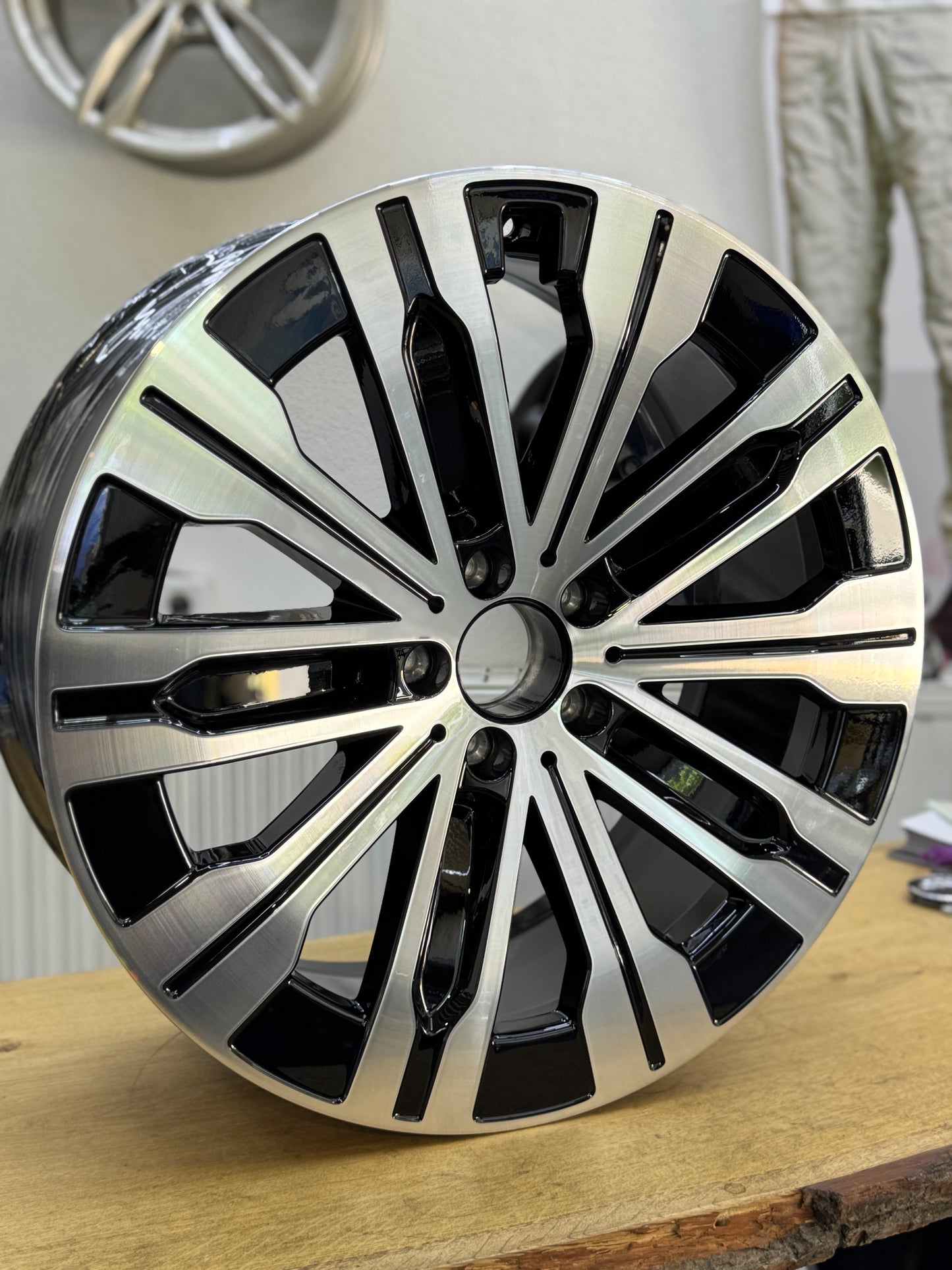 1x Mercedes EQE Alufelge 8,5x20 ET38,5 W294 A2944010900 schwarz