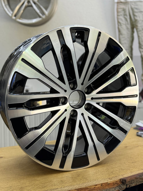 1x Mercedes EQE Alufelge 8,5x20 ET38,5 W294 A2944010900 schwarz