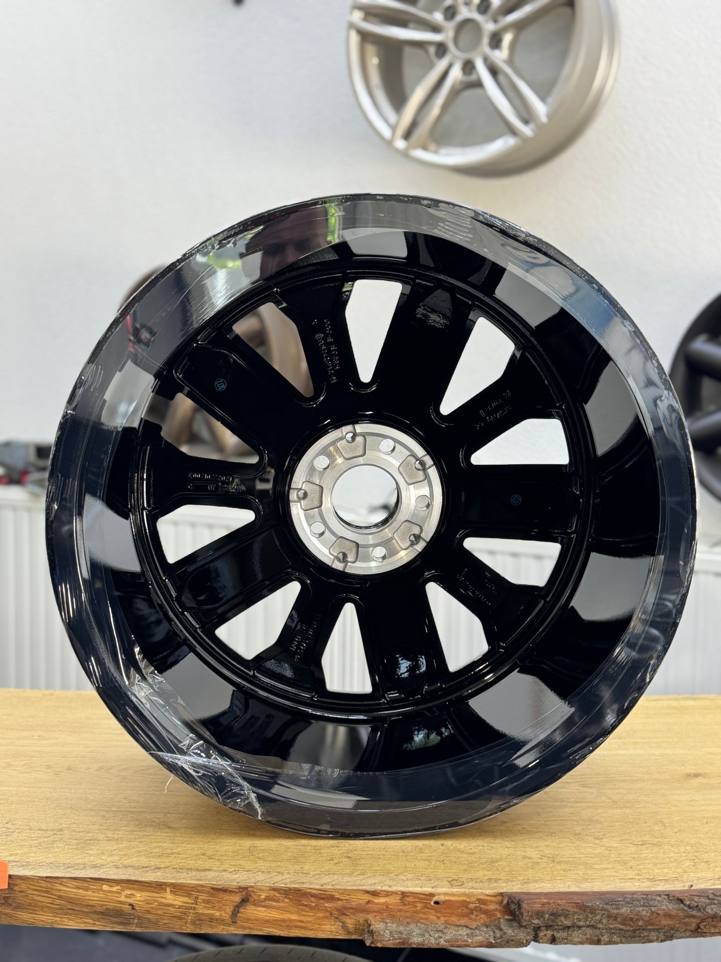 1x Mercedes EQE Alufelge 8,5x20 ET38,5 W294 A2944010900 schwarz