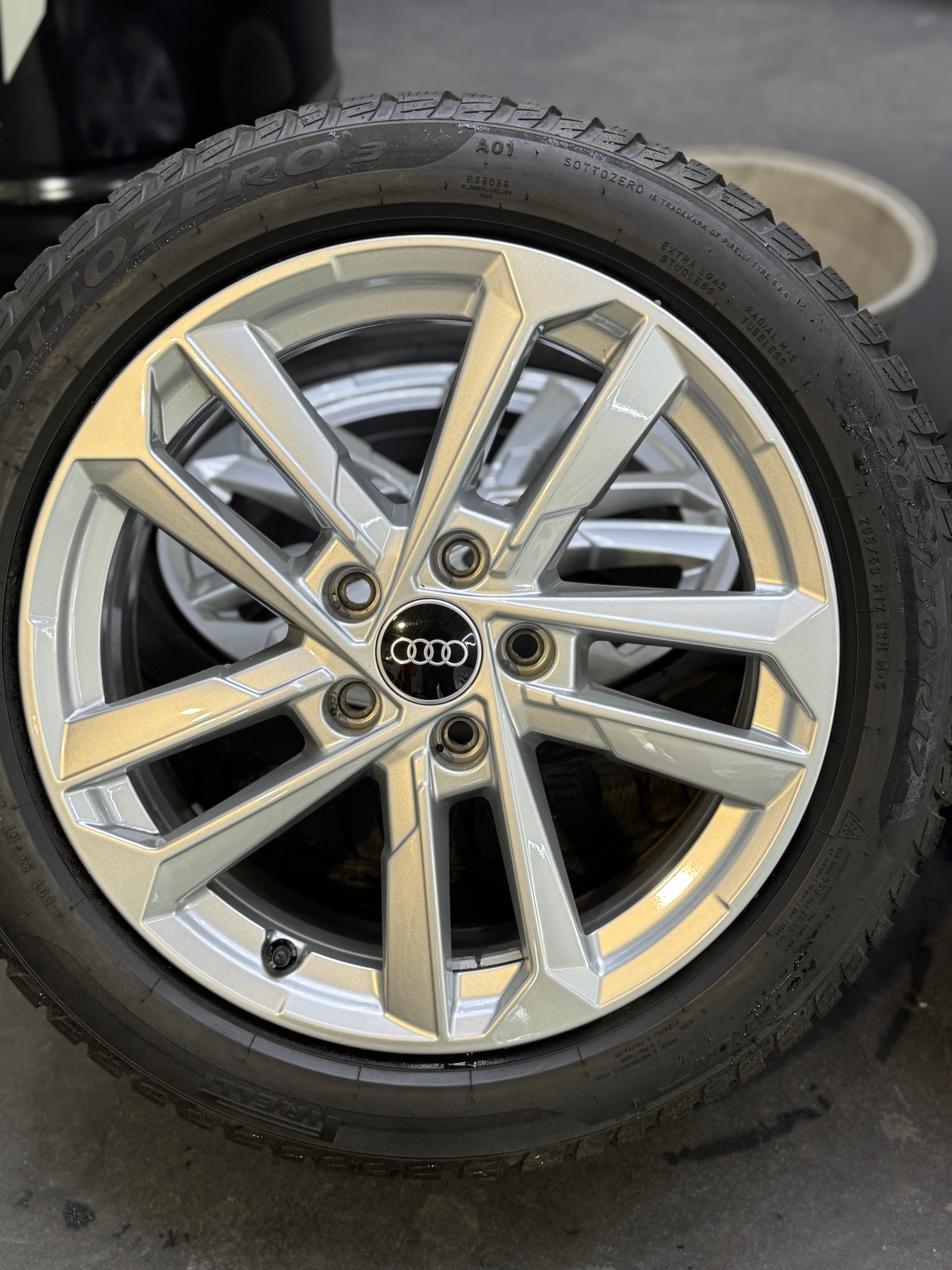 Satz original Audi Winterräder A3 S3 17" 205/50 R17