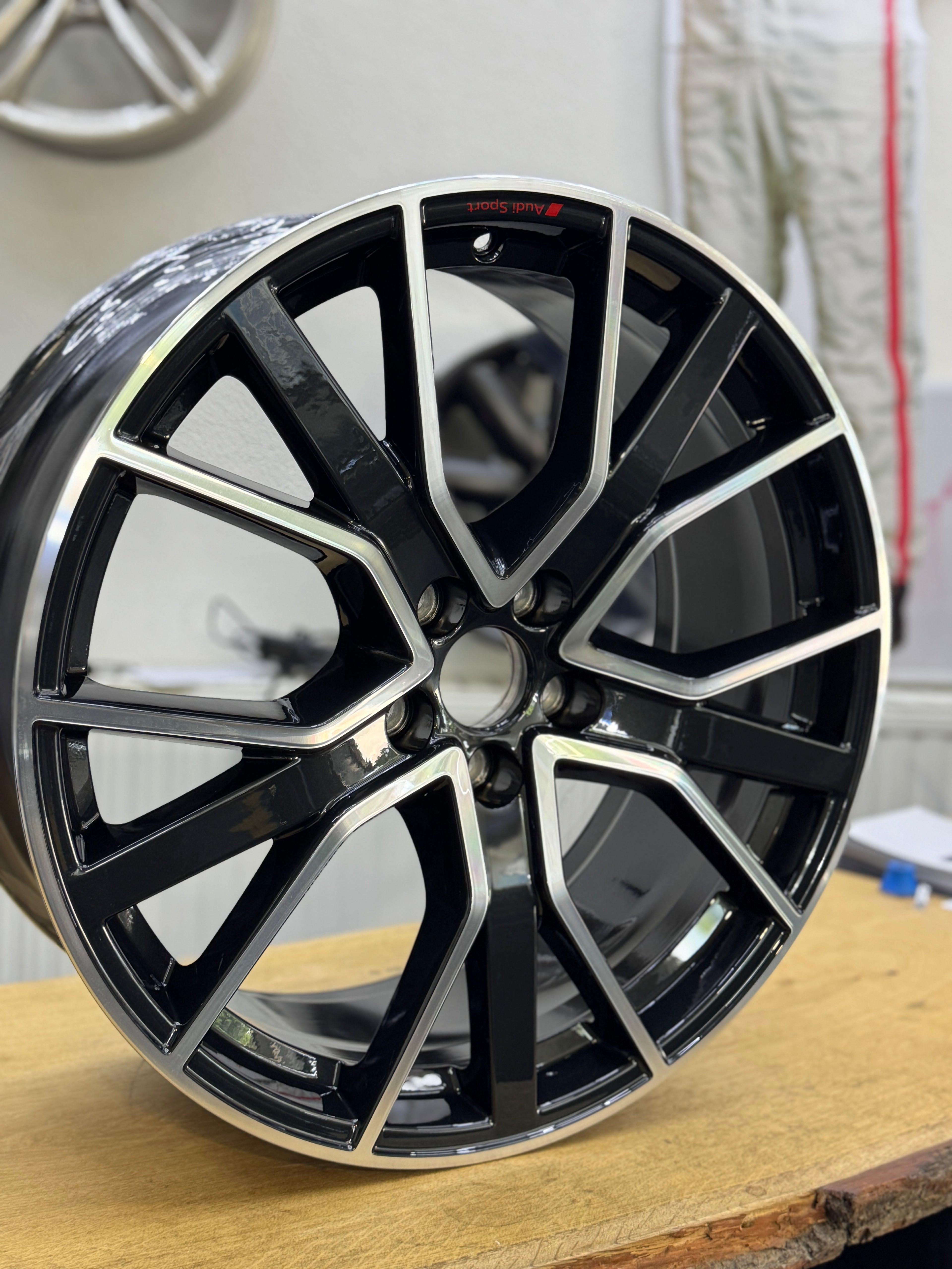 1x Neu 8 x 20 Zoll ET39 Audi Felge Q5 / SQ5 80A601025BP