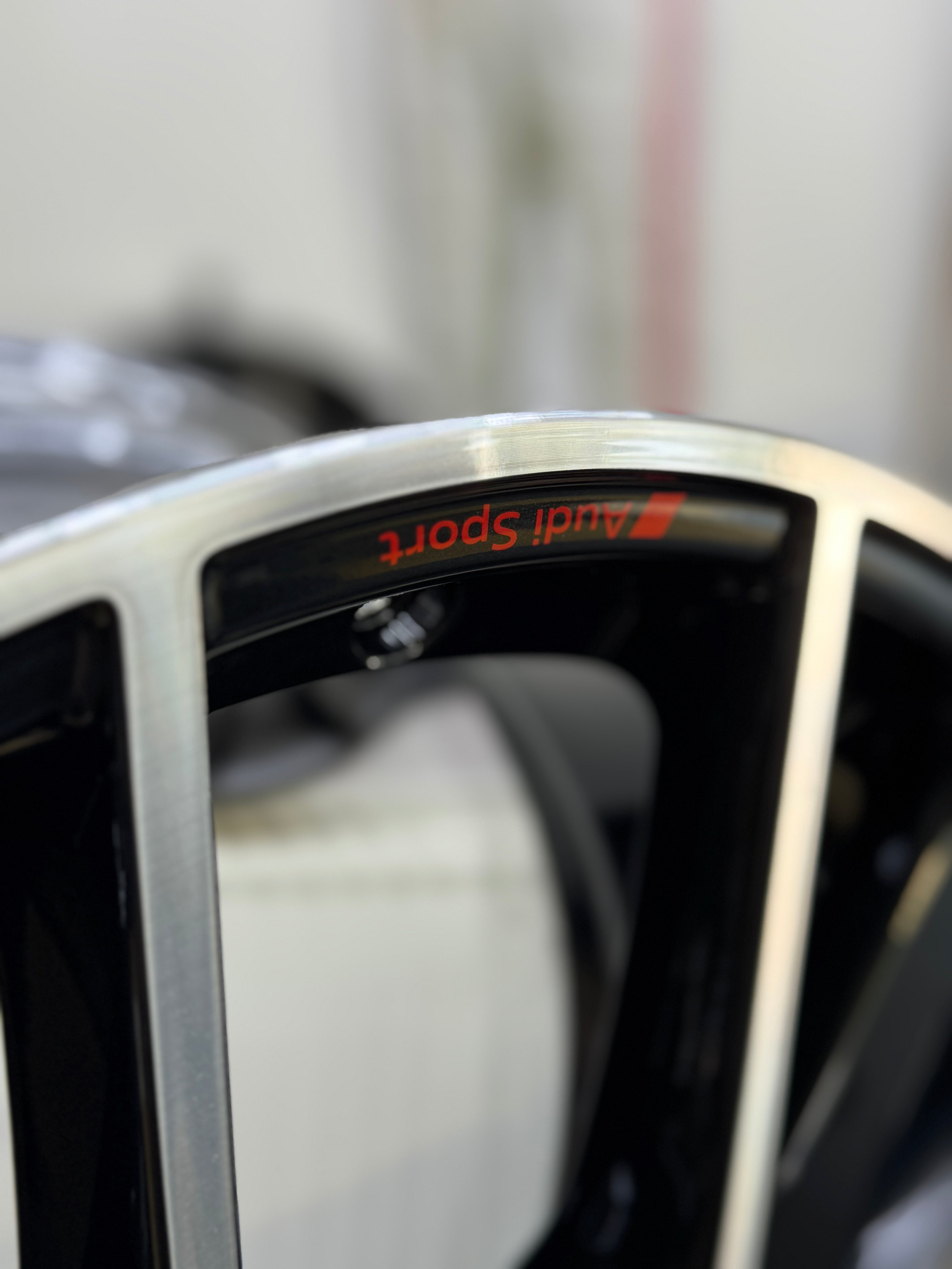 1x Neu 8 x 20 Zoll ET39 Audi Felge Q5 / SQ5 80A601025BP