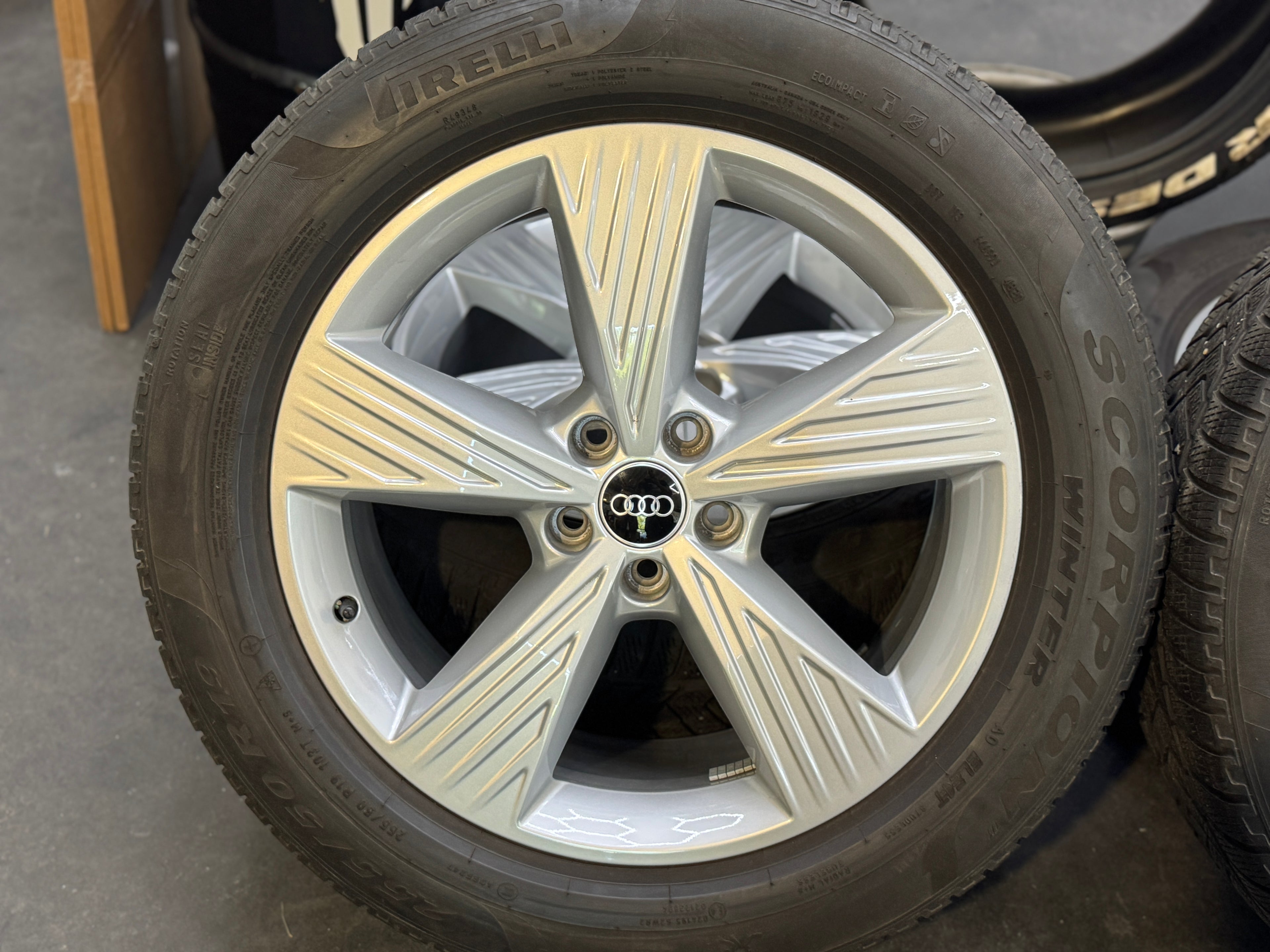 Satz Original Audi Q4 e-tron 19 Zoll Alufelgen 89A601025AM, 89A601025B Winter