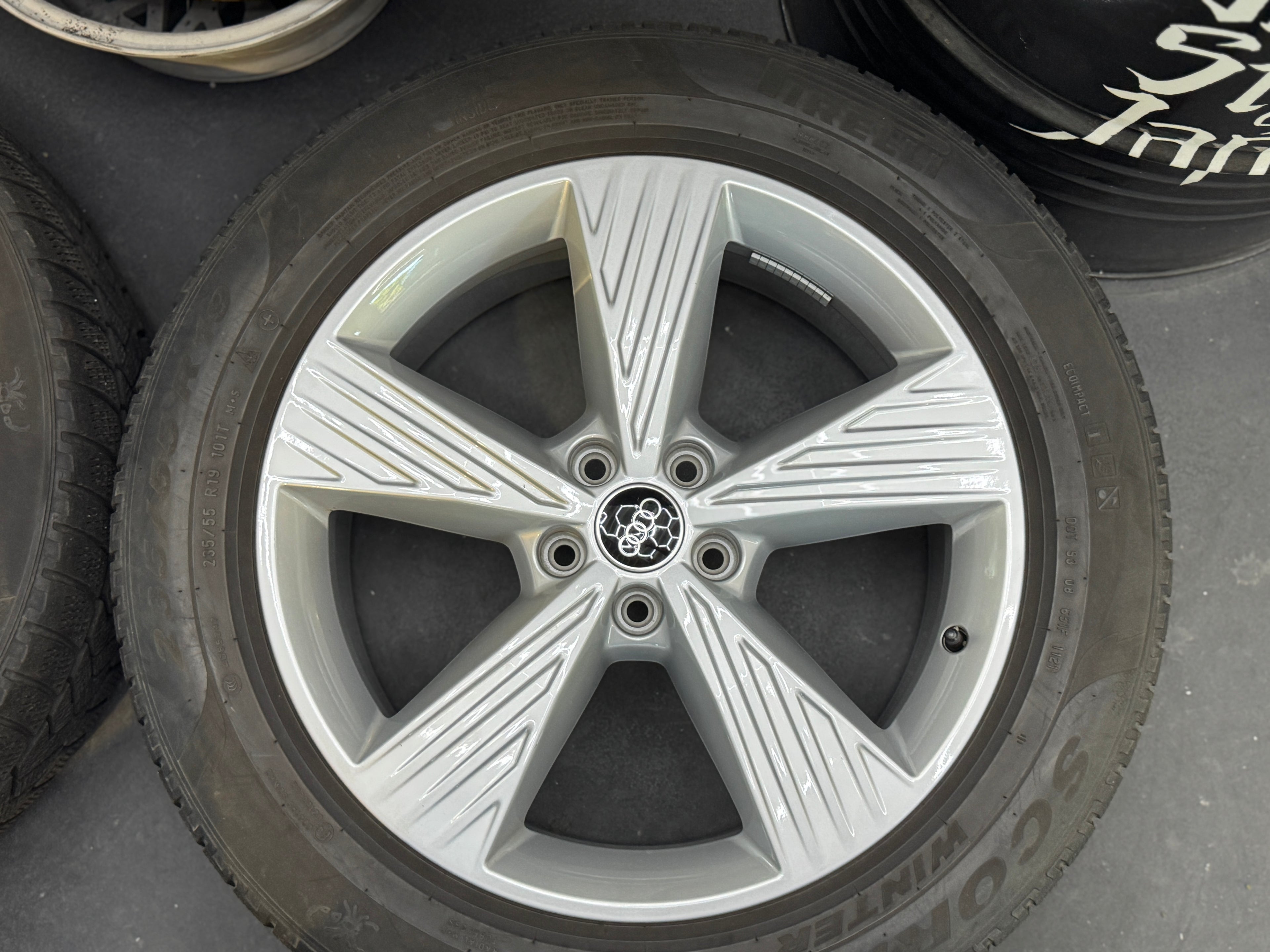 Satz Original Audi Q4 e-tron 19 Zoll Alufelgen 89A601025AM, 89A601025B Winter