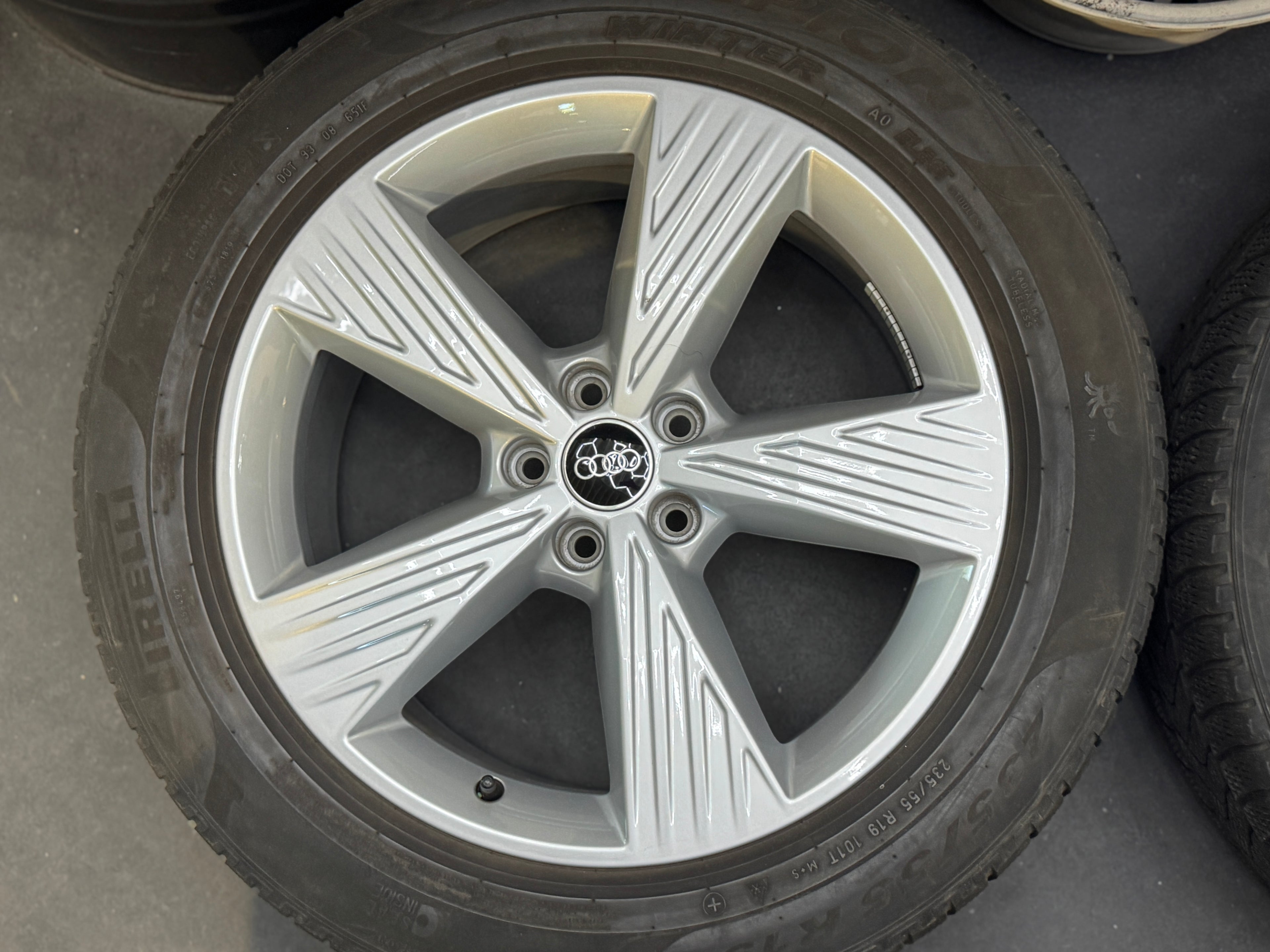 Satz Original Audi Q4 e-tron 19 Zoll Alufelgen 89A601025AM, 89A601025B Winter