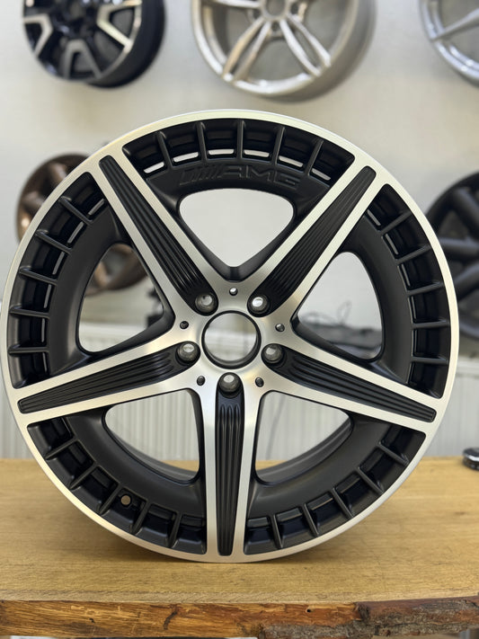 1x Mercedes EQE AMG Felge A2954012700 9,5x20" W295 VA schwarz